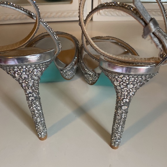 Betsey Johnson Adde Blue Rhinestone Pump. Size 81/2 NWOT - Picture 9 of 14
